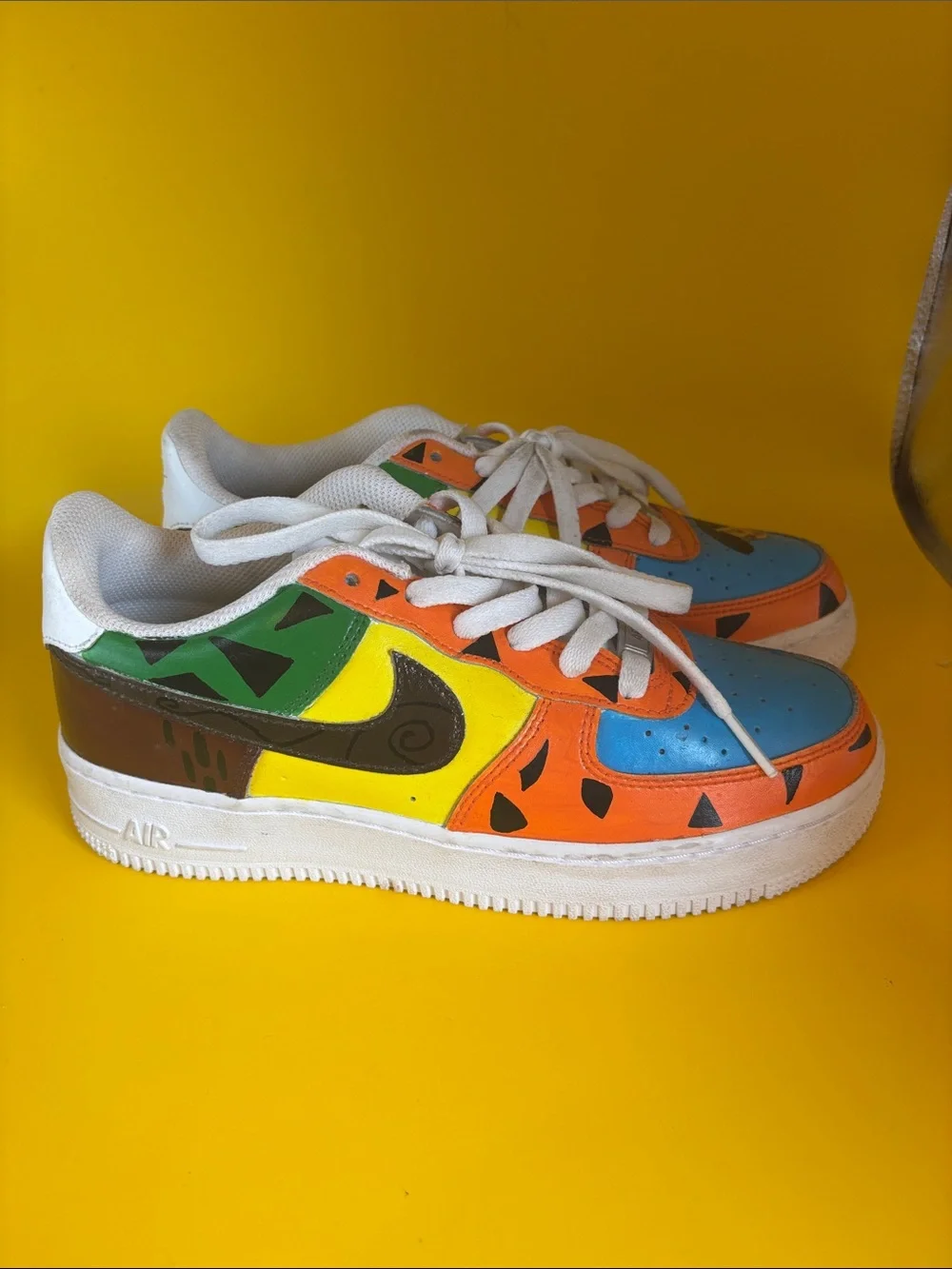 Nike Boys Sneakers — Blue, Orange, Yellow & Green Flintstones Design. Boys 6Y